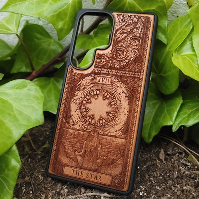 Handcrafted wooden phone case featuring The Star tarot card design — double laser-engraved for deep detail and mystical symbolism, compatible with iPhone and Galaxy models, perfect witchy celestial gift for tarot lovers and spiritual seekers.