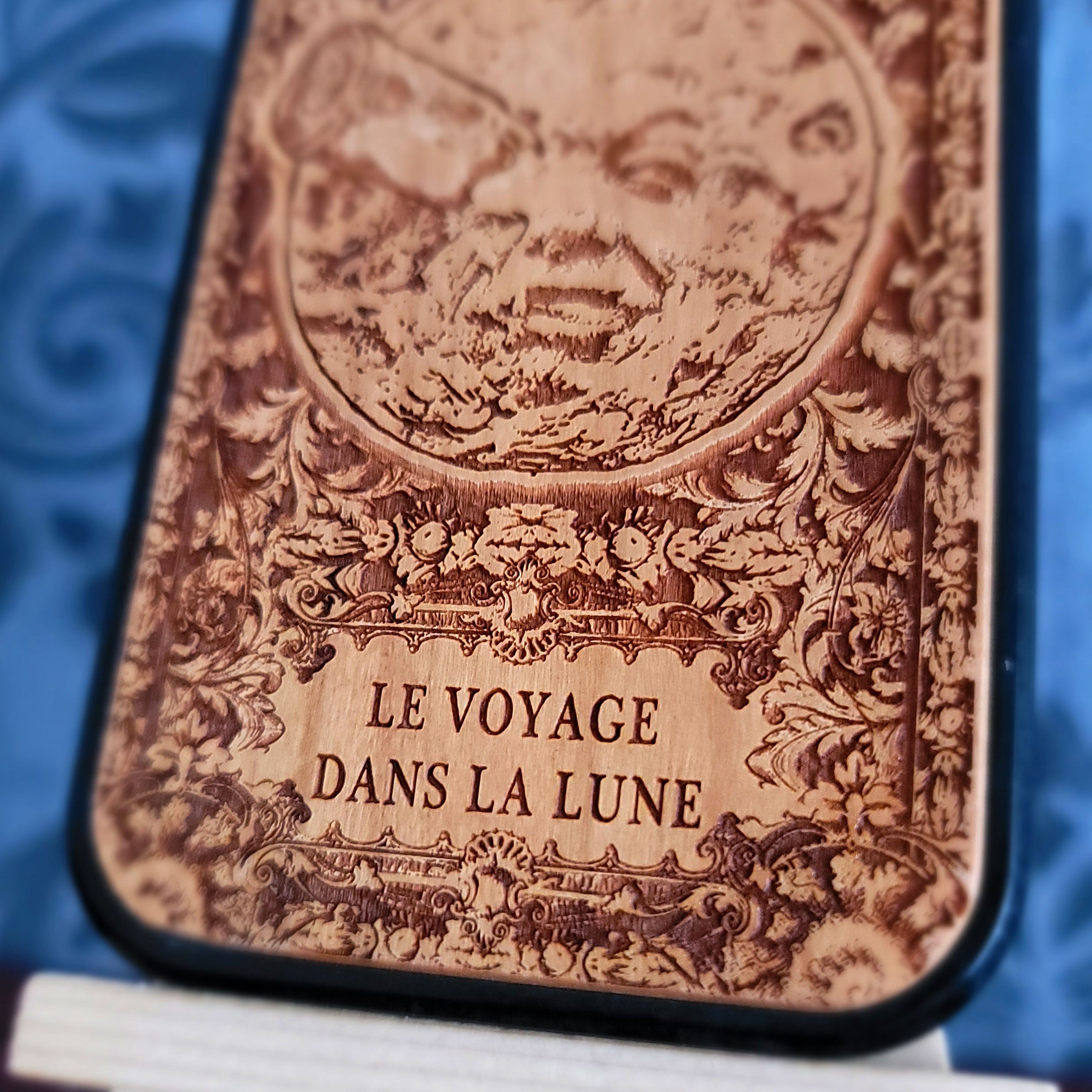 Laser-engraved Voyage Dans La Lune wood phone case for iPhone and Galaxy – vintage sci-fi design.