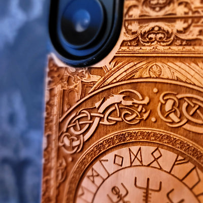 iPhone &amp; Samsung Galaxy Holz Handyhülle Wikinger Rune - Der Vegvisir Kompass II