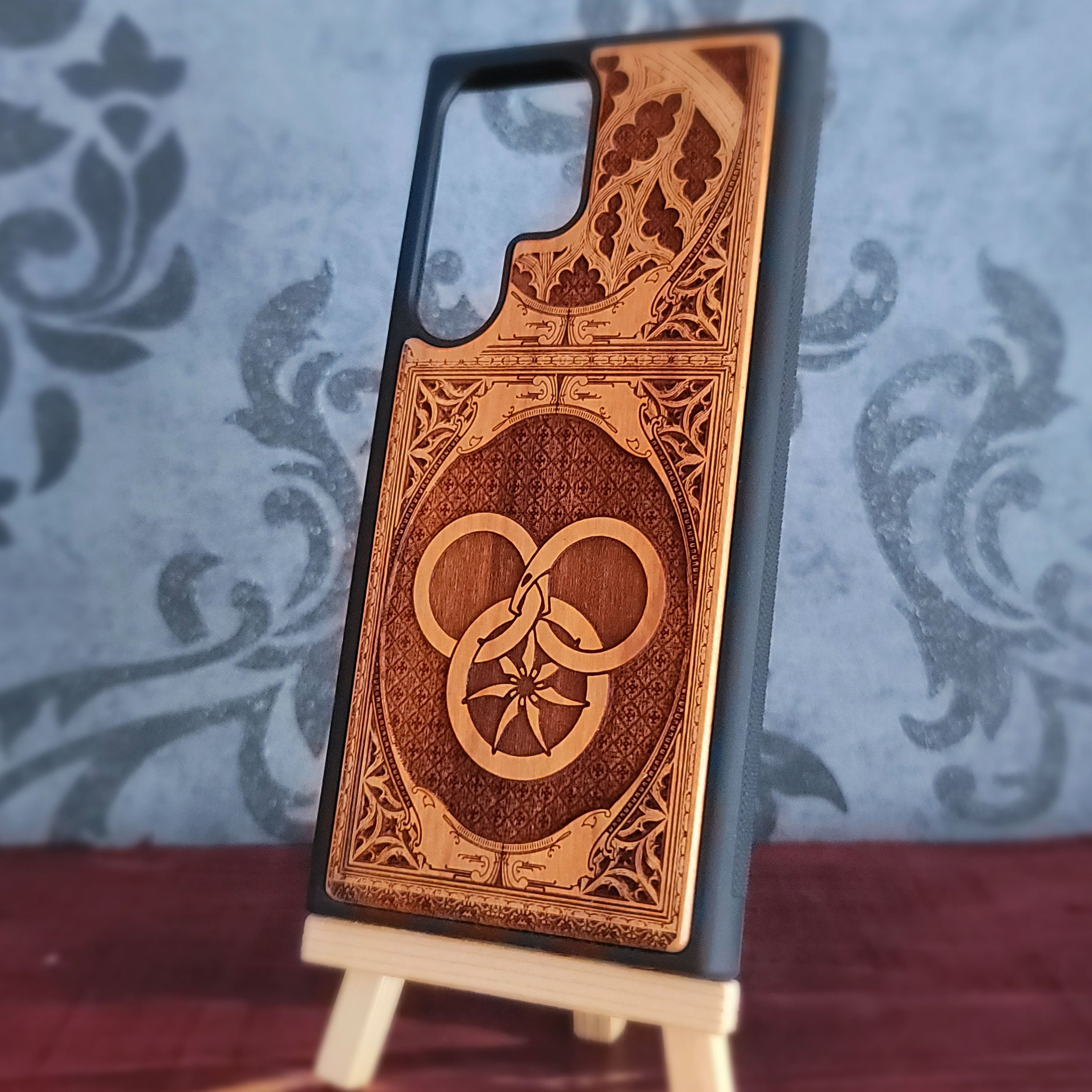 Wheel of Time-inspired wood phone case featuring a Gothic pattern design, laser-engraved for a unique and durable look. Compatible with iPhone and Samsung Galaxy 