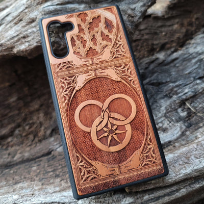 Wheel of Time-inspired wood phone case featuring a Gothic pattern design, laser-engraved for a unique and durable look. Compatible with iPhone , 15, 14, 13, 12, 11, Pro Max, Mini, and Samsung Galaxy S, S24, S23, S22, S21, S20 Ultra, Plus, Note 20. A stylish and protective accessory for fans of fantasy and gothic design.