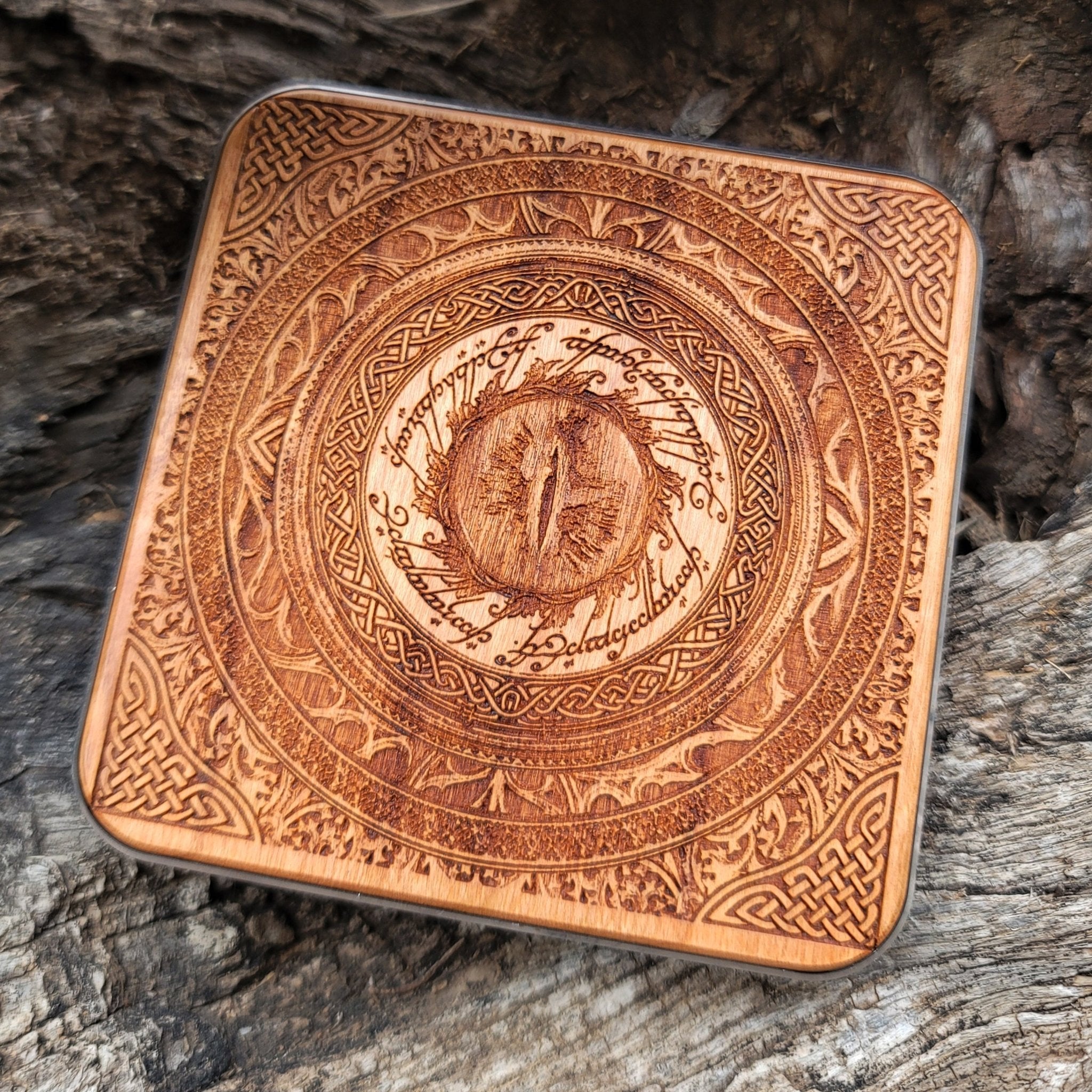 Tolkien-inspired charger with the iconic Eye of Sauron engraved.
