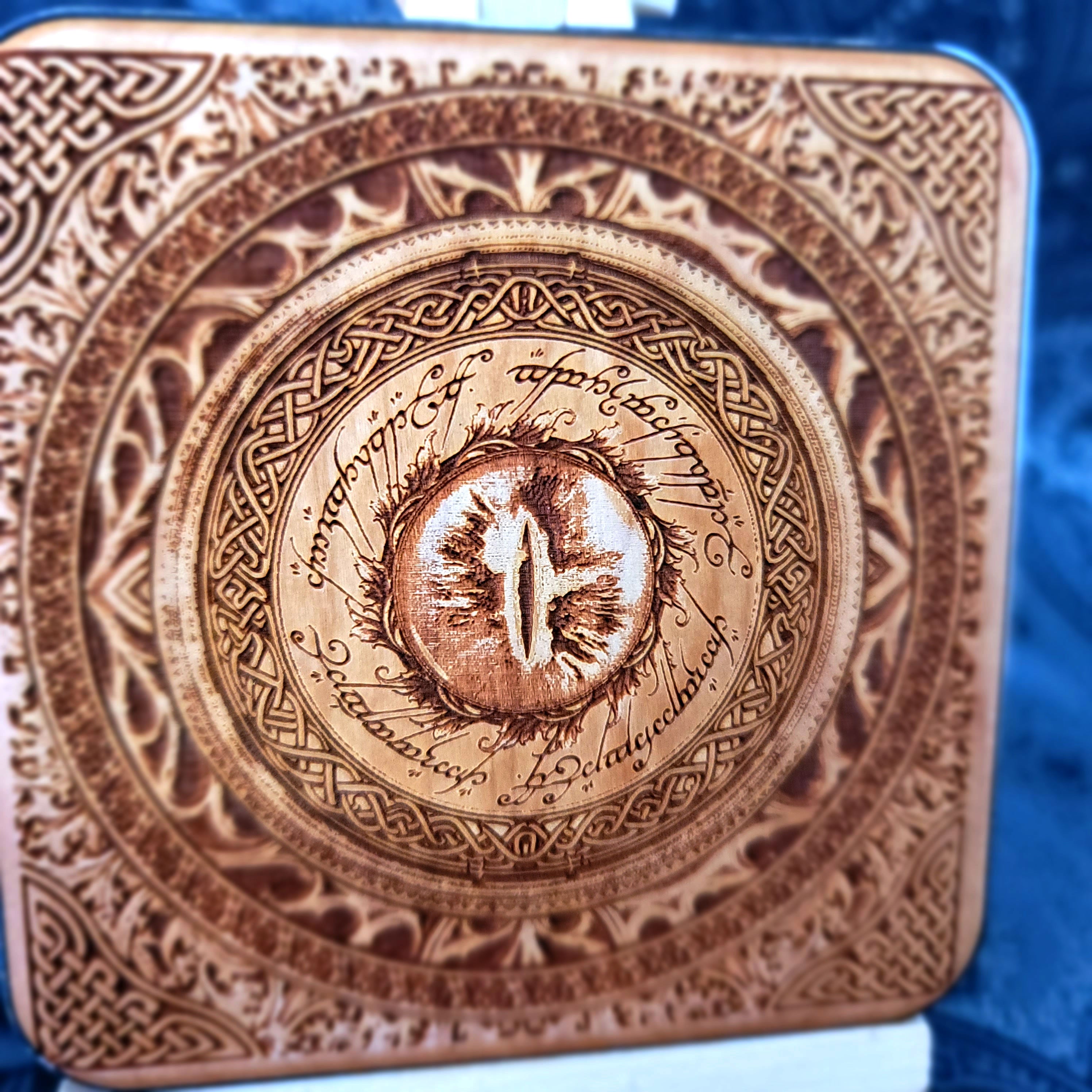 Cargador inalámbrico Ojo de Sauron | Arte Oscuro de El Señor de los Anillos