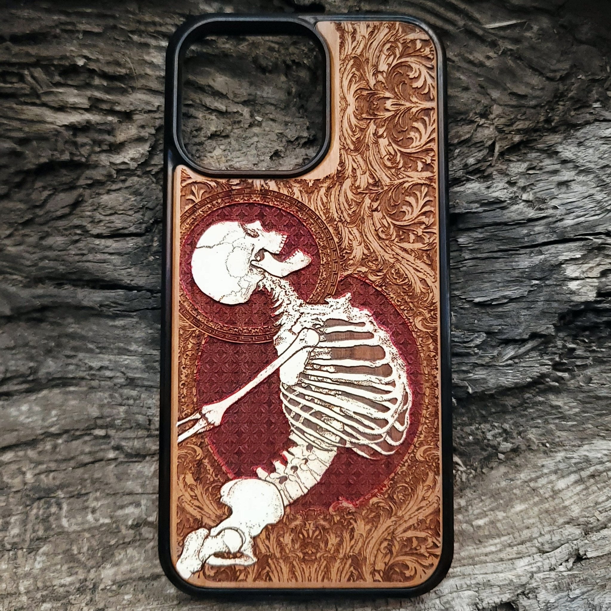 Hand-painted gothic pattern wooden phone case with gold accents, laser-engraved on cherrywood. Fits iPhone 11- and Galaxy S20-S.