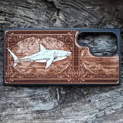 Great white shark wooden phone case, hand-painted and laser-engraved on cherrywood. Compatible with iPhone -11 Pro Max, Galaxy S-S20. Ocean-inspired phone case.