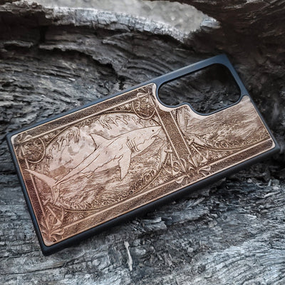 Wooden phone case featuring a detailed Great White Shark skeleton design, handcrafted for iPhone , iPhone 15, Galaxy S, S24, and more. Ideal for shark fans and lovers of gothic and dark fantasy designs.