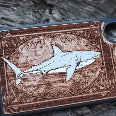 Great white shark wooden phone case, hand-painted and laser-engraved on cherrywood. Compatible with iPhone -11 Pro Max, Galaxy S-S20. Ocean-inspired phone case.