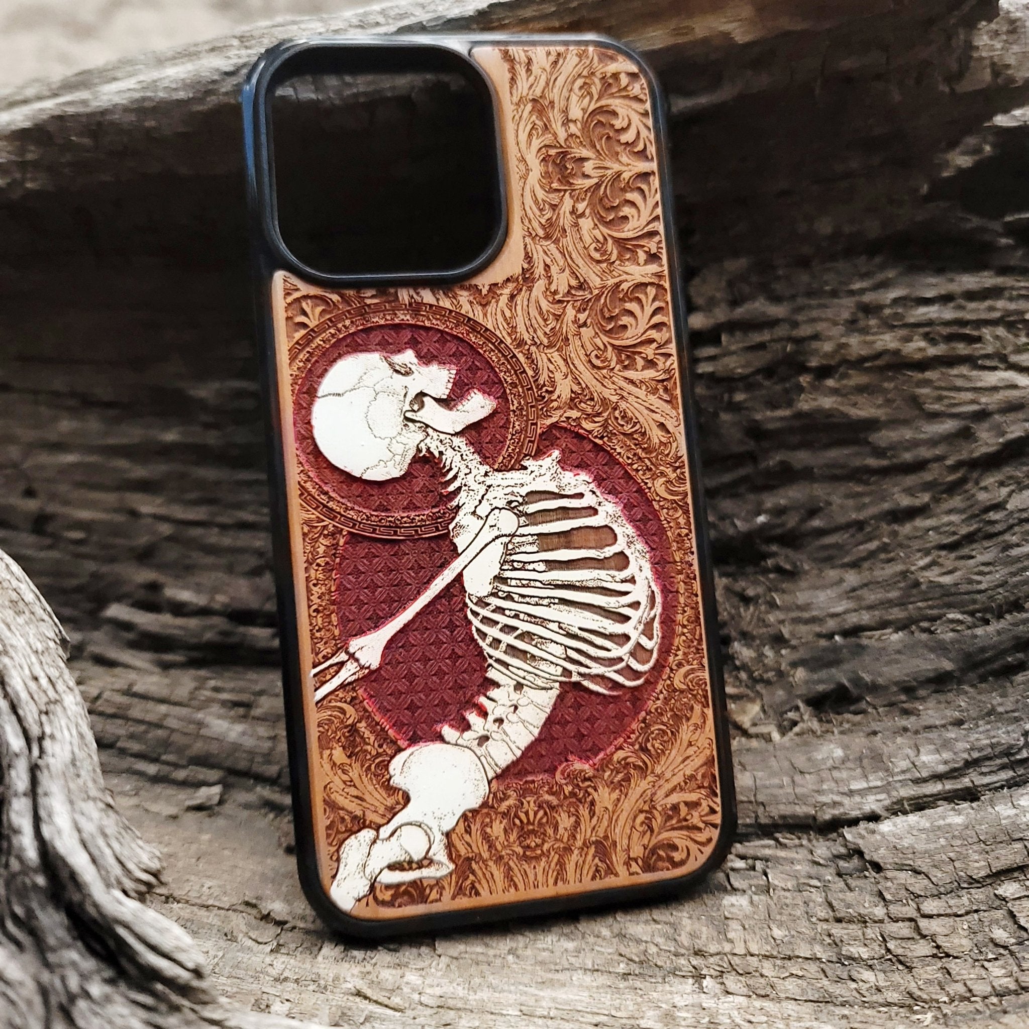 Hand-painted gothic pattern wooden phone case with gold accents, laser-engraved on cherrywood. Fits iPhone 11- and Galaxy S20-S.