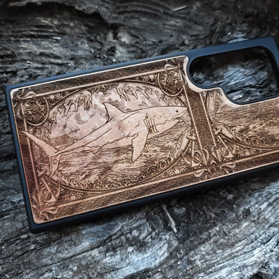 Wooden phone case featuring a detailed Great White Shark skeleton design, handcrafted for iPhone , iPhone 15, Galaxy S, S24, and more. Ideal for shark fans and lovers of gothic and dark fantasy designs.