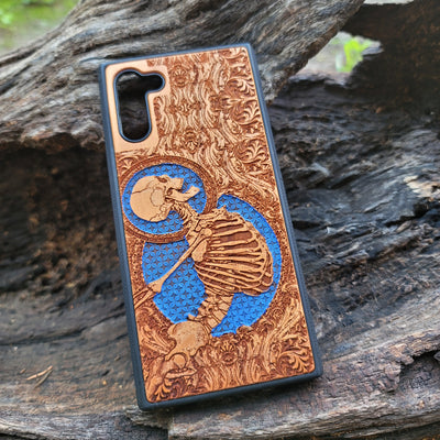 Hand-finished cherry wood phone case with intricate laser-engraved Gothic skeleton art for iPhone & Samsung Galaxy.