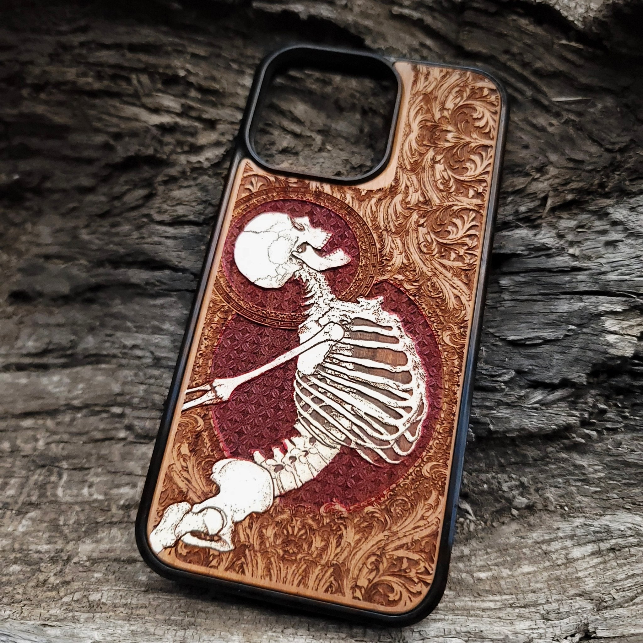 Hand-painted gothic pattern wooden phone case with gold accents, laser-engraved on cherrywood. Fits iPhone 11- and Galaxy S20-S.