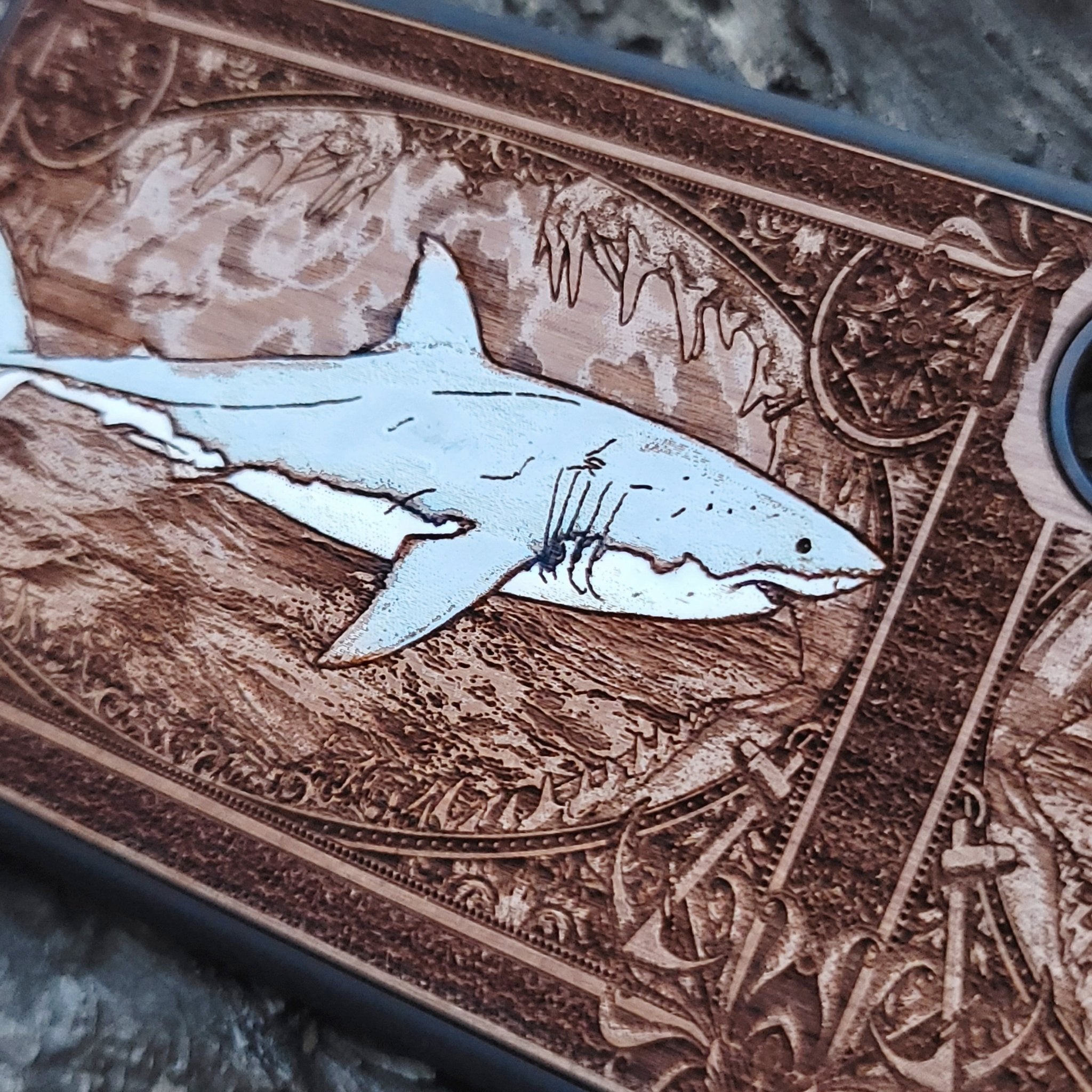 Great white shark wooden phone case, hand-painted and laser-engraved on cherrywood. Compatible with iPhone -11 Pro Max, Galaxy S-S20. Ocean-inspired phone case.