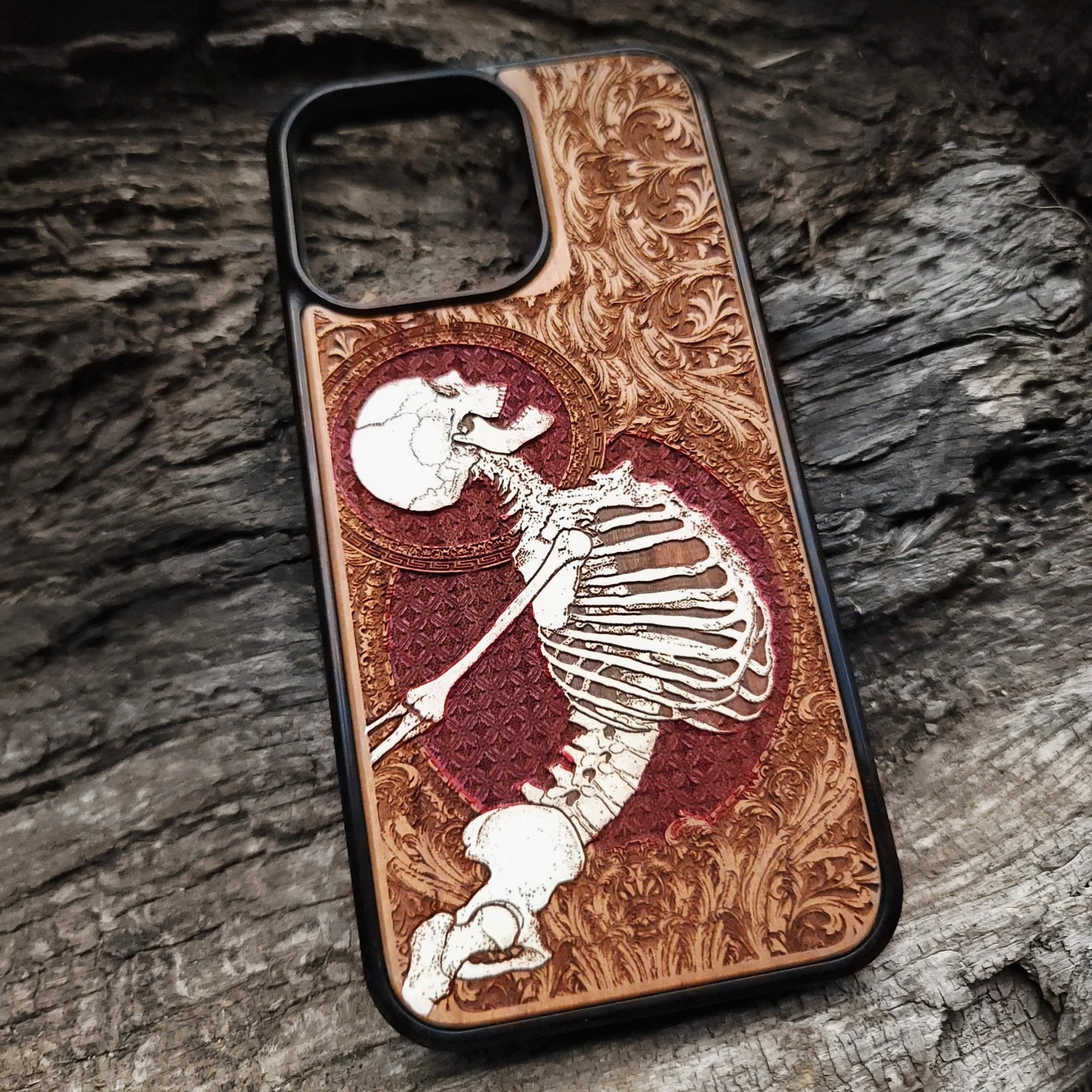 Hand-painted gothic pattern wooden phone case with gold accents, laser-engraved on cherrywood. Fits iPhone 11- and Galaxy S20-S.