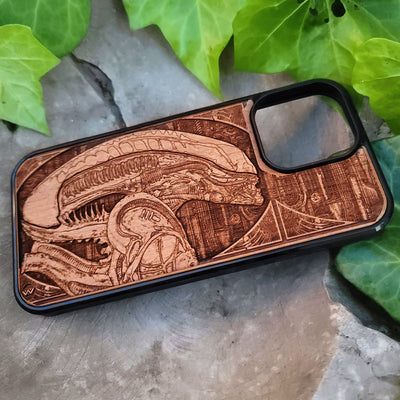 Alien Head - Wood Phone Case