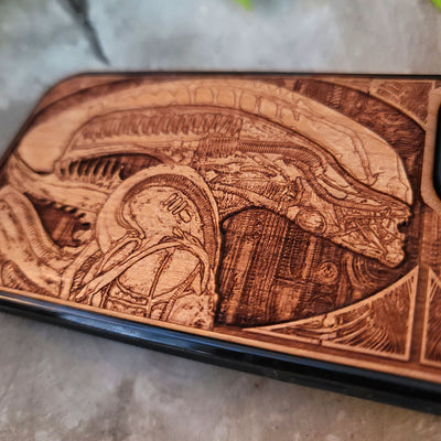 Alien Head - Wood Phone Case