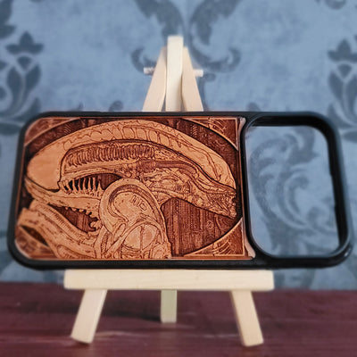 Alien Kopf - Holz Handytasche