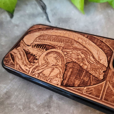 Alien Head - Wood Phone Case