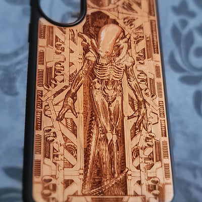 Criatura alienígena I - Funda de madera para teléfono