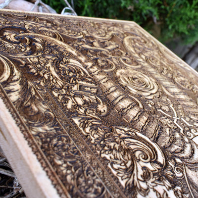 Mysterious devil skull wall decor – handcrafted wooden gothic artwork for horror collectors.