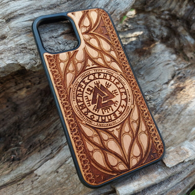 Viking-inspired wood phone case featuring the Valknut symbol surrounded by runes and intricate designs symbolizing courage, honor, and perseverance. Laser-engraved for precision and durability, this case is compatible with iPhone , 15, 14, 13, 12, 11, Pro Max, Mini, and Samsung Galaxy S, S24, S23, S22, S21, S20 Ultra, Plus, Note 20. A stylish and meaningful accessory for Norse mythology enthusiasts.