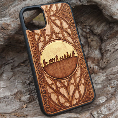  Wooden phone case with Lord of the Rings-inspired custom symbol design. Laser-engraved for iPhone & Samsung Galaxy models, including iPhone , 15, 14, 13, 12, 11 Pro Max, Mini, and Samsung Galaxy S, S24, S23, S22, S21, S20 Ultra, Plus, Note 20. Unique, durable, and perfect for Tolkien fans!
