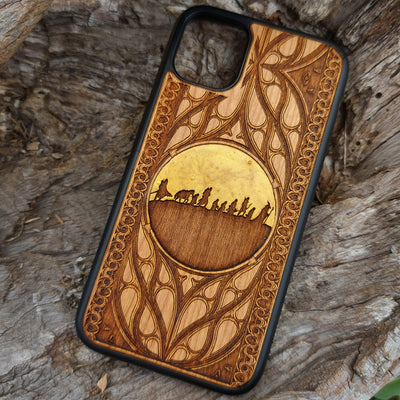  Wooden phone case with Lord of the Rings-inspired custom symbol design. Laser-engraved for iPhone & Samsung Galaxy models, including iPhone , 15, 14, 13, 12, 11 Pro Max, Mini, and Samsung Galaxy S, S24, S23, S22, S21, S20 Ultra, Plus, Note 20. Unique, durable, and perfect for Tolkien fans!