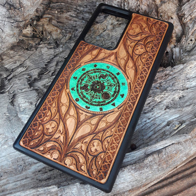 Engraved wooden phone case featuring a vibrant green Zelda-inspired emblem with intricate celtic patterns and detailed geometric designs. Perfect for iPhone  and Samsung Galaxy S models. A must-have for fans of The Legend of Zelda, blending style, protection, and fandom.