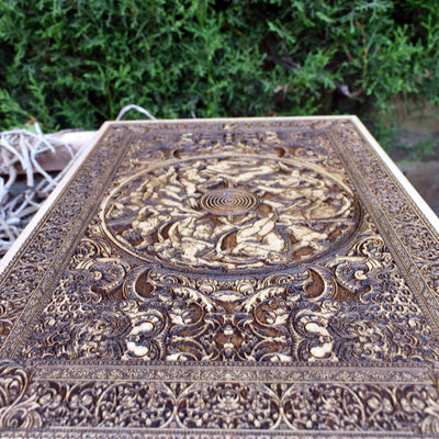 Wooden battle scene engraving – medieval knights and warriors in combat, handcrafted for historic and medieval-themed interiors.