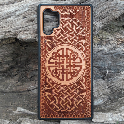 Laser-engraved wooden phone case showcasing a stunning Celtic knotwork design, intricately detailed for a timeless look. This durable and artistic case is compatible with iPhone , 15, 14, 13, 12, 11, Pro Max, Mini, and Samsung Galaxy S, S24, S23, S22, S21, S20 Ultra, Plus, Note 20. A perfect blend of craftsmanship and functionality for those who appreciate Celtic art.