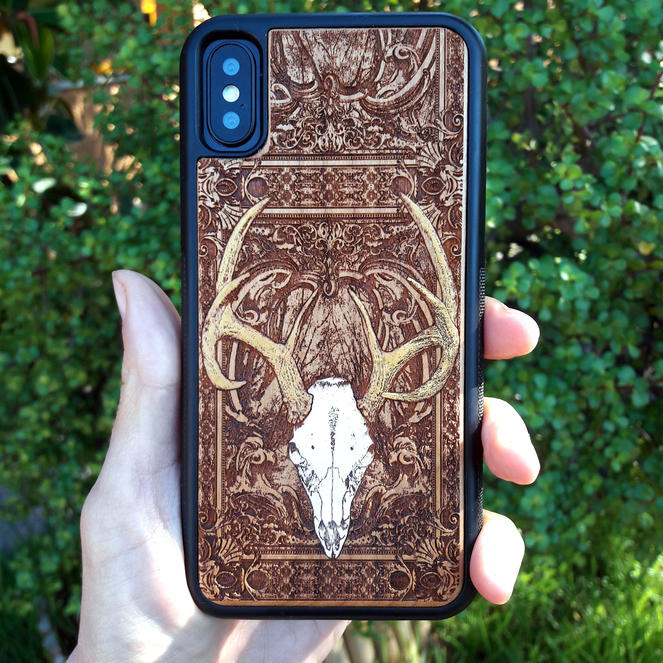 Deer skull wooden phone case, hand-painted and laser-engraved on cherrywood. Compatible with iPhone 16, Galaxy S25, and more. Gothic nature-inspired phone case.