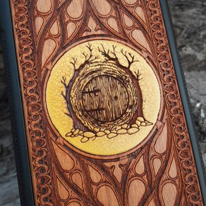 Hand-painted Hobbit Door wood phone case, inspired by Lord of the Rings, featuring a beautiful gold accent and intricate detailing. Laser-engraved for a unique design, this case is compatible with iPhone 16, 15, 14, 13, 12, 11, Pro Max Mini, and Samsung Galaxy S25, S24, S23, S22, S21, S20 Ultra, Plus, Note 20. A perfect blend of Tolkien fandom and durable protection.