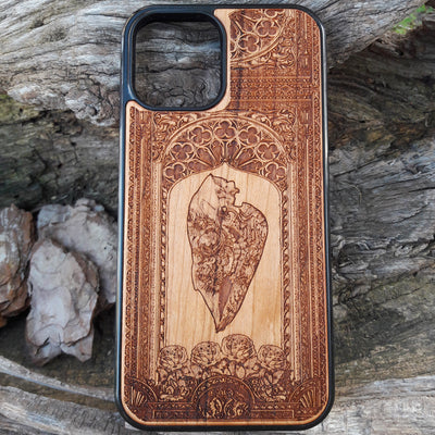 Wooden phone case featuring a gothic horse skull design, handcrafted for iPhone , iPhone 15, Galaxy S, Note 20, and more. Perfect for nature lovers and fans of gothic and animal-themed art.