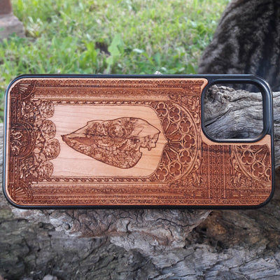 Wooden phone case featuring a gothic horse skull design, handcrafted for iPhone , iPhone 15, Galaxy S, Note 20, and more. Perfect for nature lovers and fans of gothic and animal-themed art.