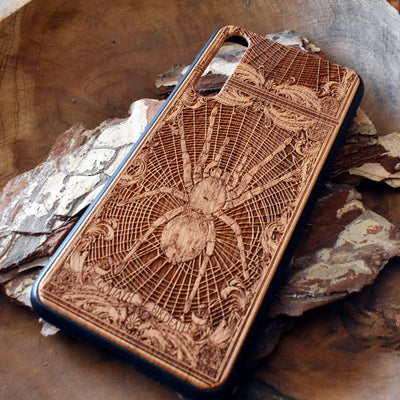 Wooden phone case featuring a detailed Goliath Birdeater Spider design, available for iPhone , Galaxy S, Note 20, and more. Perfect for horror and wildlife fans seeking a unique, handcrafted phone accessory.