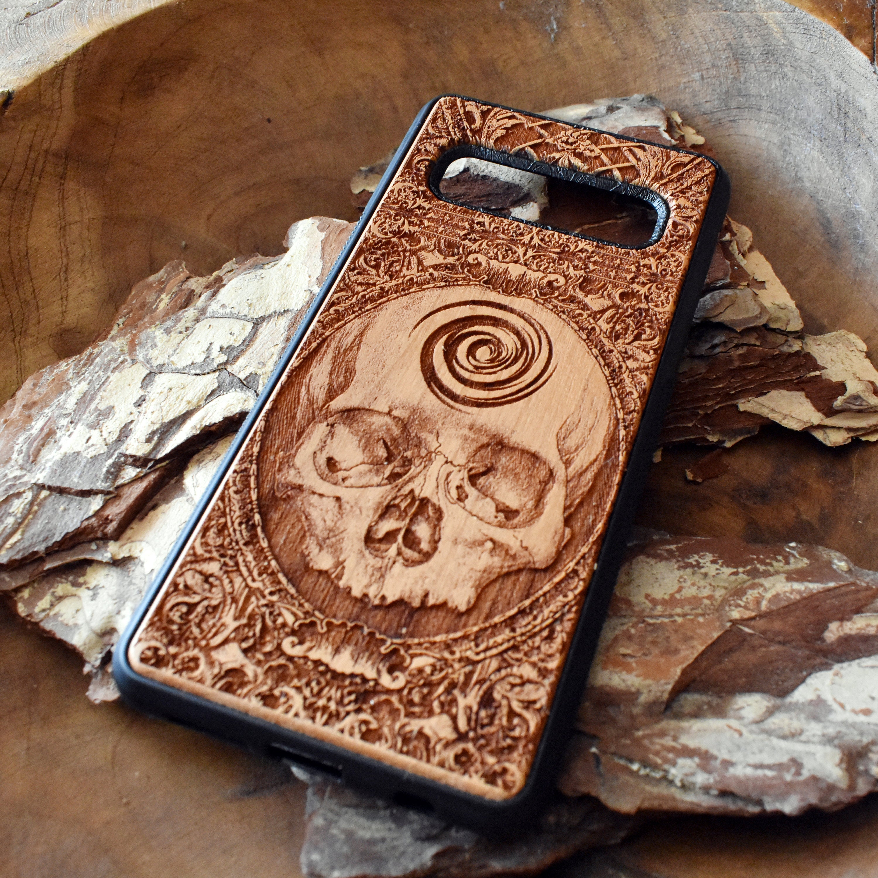 Wooden Skull Phone Case for iPhone 16, Galaxy S25 – Gothic Carved Design Wooden Skull Phone Case for iPhone 16, Galaxy S25 – Gothic Carved Design