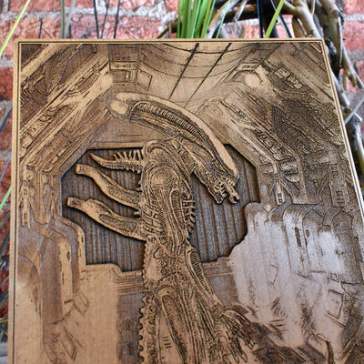 Laser-engraved Xenomorph wooden art – perfect for Alien movie lovers