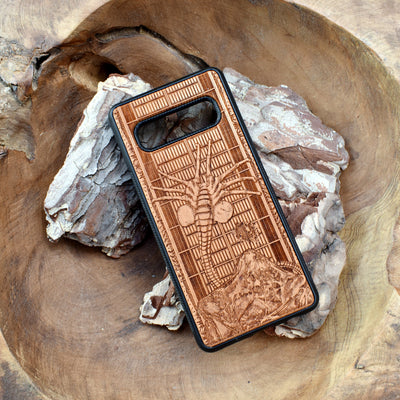 Alien Facehugger wooden phone case with detailed engraving, designed for iPhone , iPhone 15, Galaxy S, and other models. Perfect for sci-fi and horror fans looking for unique, durable protection.