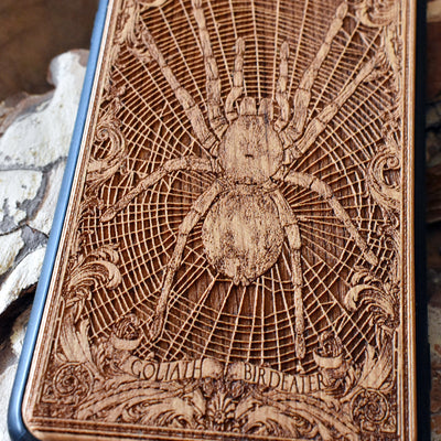 Wooden phone case featuring a detailed Goliath Birdeater Spider design, available for iPhone , Galaxy S, Note 20, and more. Perfect for horror and wildlife fans seeking a unique, handcrafted phone accessory.