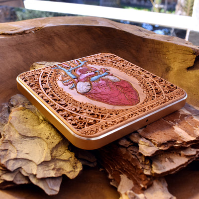 Elegant human heart wood wireless charger – Compatible with iPhone & Galaxy, a unique tech gift idea