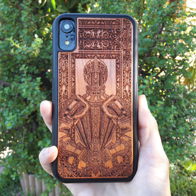 Wooden phone case featuring a detailed engraving of a medieval knight's armor, framed by intricate gothic designs. Ideal for iPhone , iPhone 15, iPhone 14, iPhone 13, Samsung Galaxy S, S24, S23, S22, and more. Perfect for lovers of history, knights, and medieval or gothic themes. Provides excellent protection while showcasing a unique, artistic design.