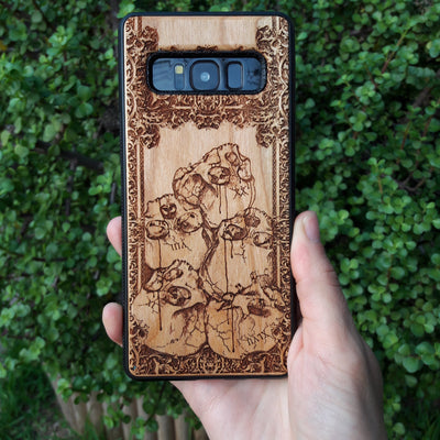 Wooden phone case with intricately carved skull design, ideal for iPhone , Samsung Galaxy S, Note 20, and more. A unique gothic accessory offering durable protection with artistic detail.
