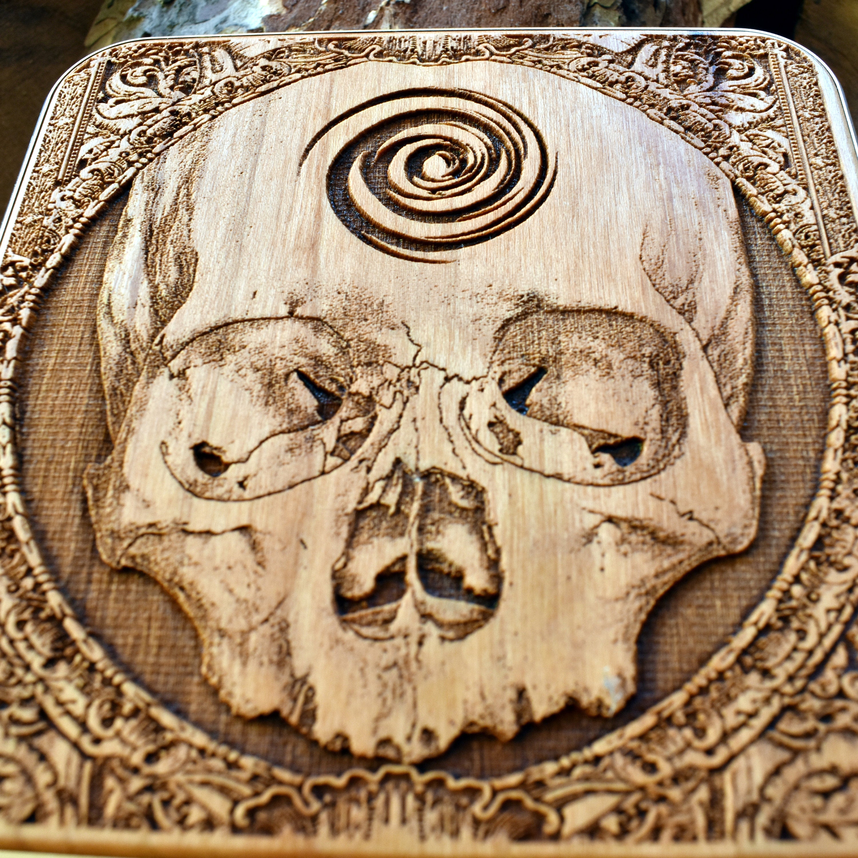 Unique gothic gift set featuring handmade skull art wireless charger, compatible with iPhone 16 and Galaxy S25, for horror and skull lovers.