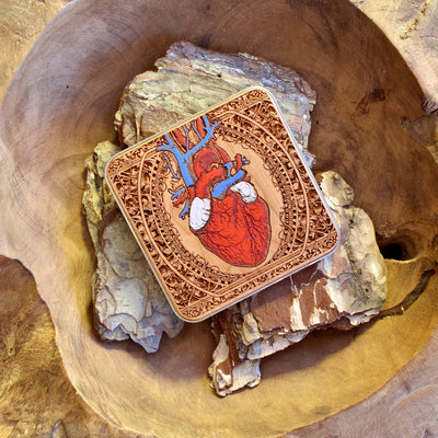 Wooden human heart wireless charging pad – Perfect gift for iPhone & Galaxy lovers and art enthusiasts.