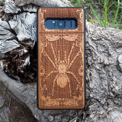 Wooden phone case featuring a detailed Goliath Birdeater Spider design, available for iPhone , Galaxy S, Note 20, and more. Perfect for horror and wildlife fans seeking a unique, handcrafted phone accessory.