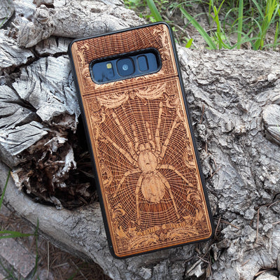 Wooden phone case featuring a detailed Goliath Birdeater Spider design, available for iPhone , Galaxy S, Note 20, and more. Perfect for horror and wildlife fans seeking a unique, handcrafted phone accessory.