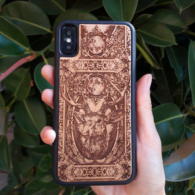 Wooden phone case featuring a detailed deer engraving, perfect for iPhone & Samsung Galaxy models including iPhone , Samsung Galaxy S, and more. A stylish and eco-friendly choice for nature lovers and wildlife fans.