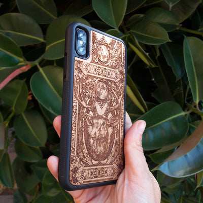 Wooden phone case featuring a detailed deer engraving, perfect for iPhone & Samsung Galaxy models including iPhone , Samsung Galaxy S, and more. A stylish and eco-friendly choice for nature lovers and wildlife fans.