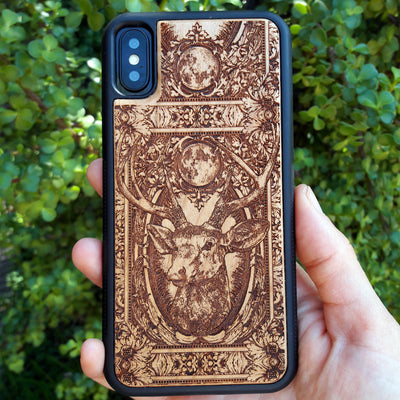 Wooden phone case featuring a detailed deer engraving, perfect for iPhone & Samsung Galaxy models including iPhone , Samsung Galaxy S, and more. A stylish and eco-friendly choice for nature lovers and wildlife fans.