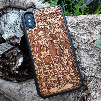 Personalized wood phone case featuring a skeleton design with custom names "Michelle" and "Jannik," ideal for iPhone 16 and Samsung Galaxy S25 users looking for unique and durable phone protection.
