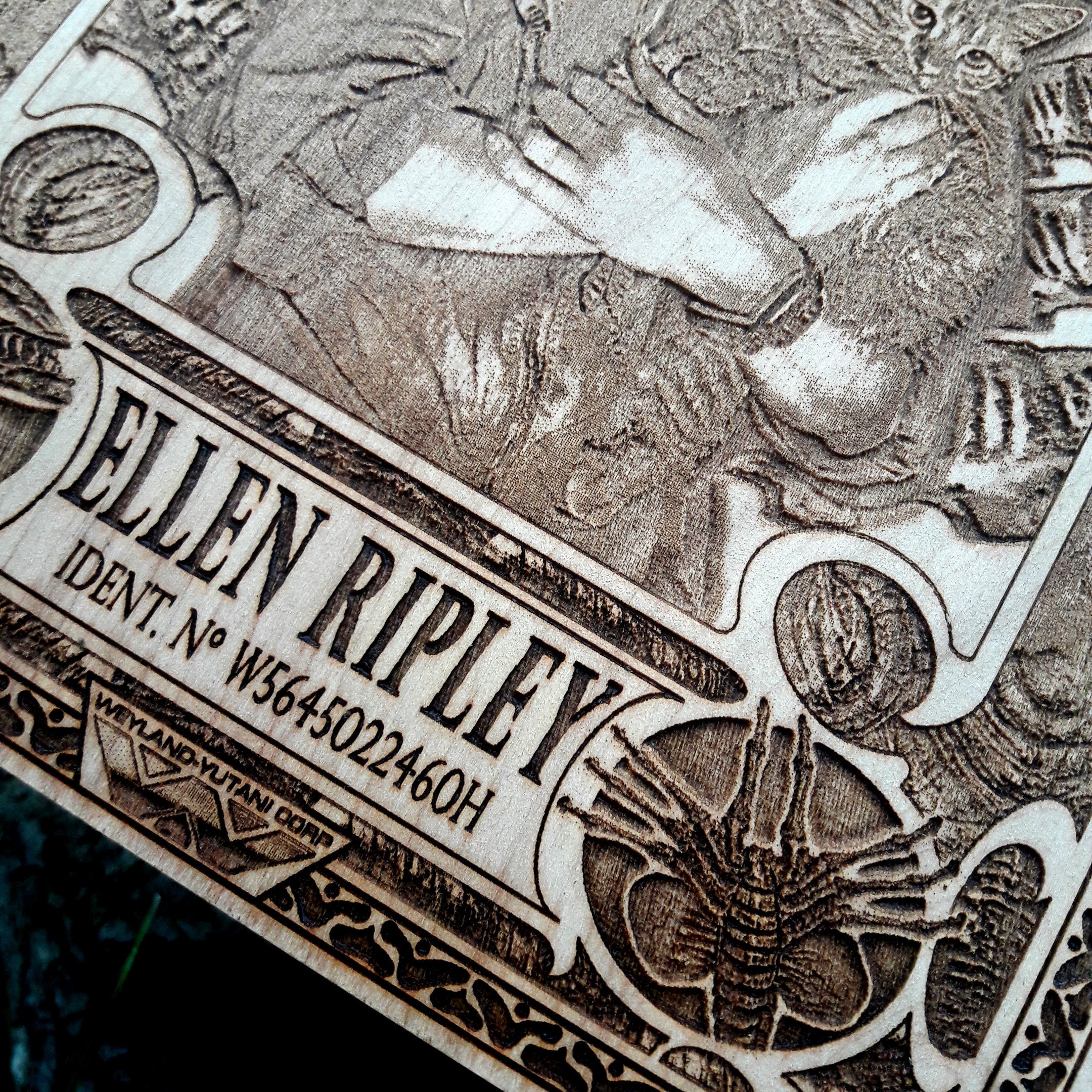 Ellen Ripley Alien engraved wood art – sci-fi horror movie wall decor, perfect for collectors & fans. Handmade, detailed craftsmanship.
